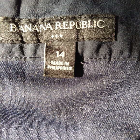 Banana Republic Classic Pleated Lined Navy Skirt. Size 14. EUC - Picture 5 of 5